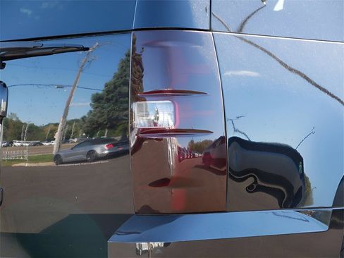 Used 2013 Chevrolet Tahoe LT w/ Luxury Package image 4