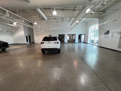 Used 2025 Jeep Compass Limited AWD/4WD image 16