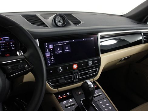 Certified 2025 Porsche Macan S image 13