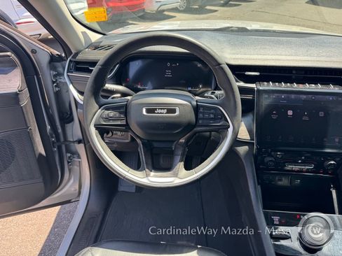 Used 2023 Jeep Grand Cherokee Limited AWD/4WD image 18