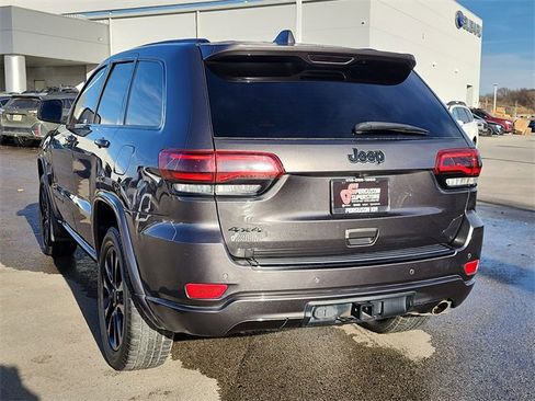 Used 2017 Jeep Grand Cherokee Altitude image 4