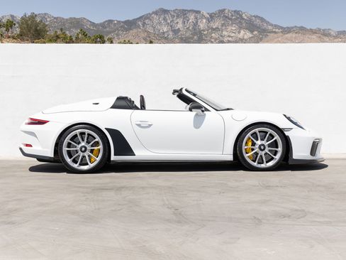 Certified 2019 Porsche 911 Speedster RWD image 8