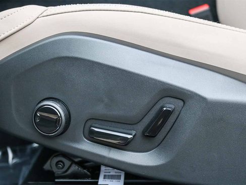 New 2026 Volvo XC60 T8 Plus w/ Climate Package PRO image 22