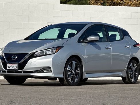 Used 2020 Nissan Leaf SV w/ SV Technology Package image 10