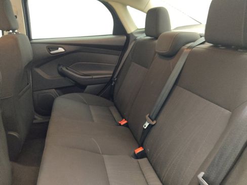 Used 2018 Ford Focus SE w/ SE Appearance Package FWD image 18