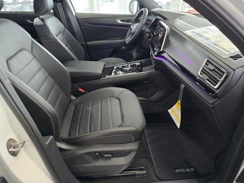 New 2024 Volkswagen Atlas Cross Sport SEL R-Line AWD/4WD image 31
