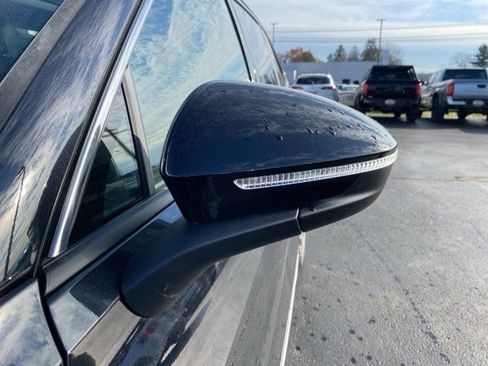 New 2026 Volkswagen Tiguan SE image 13