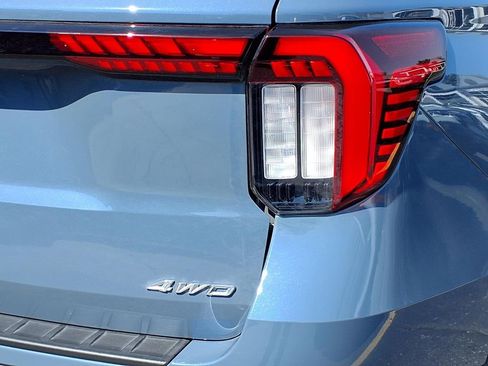 Used 2025 Ford Explorer Active w/ Active Comfort Package image 8