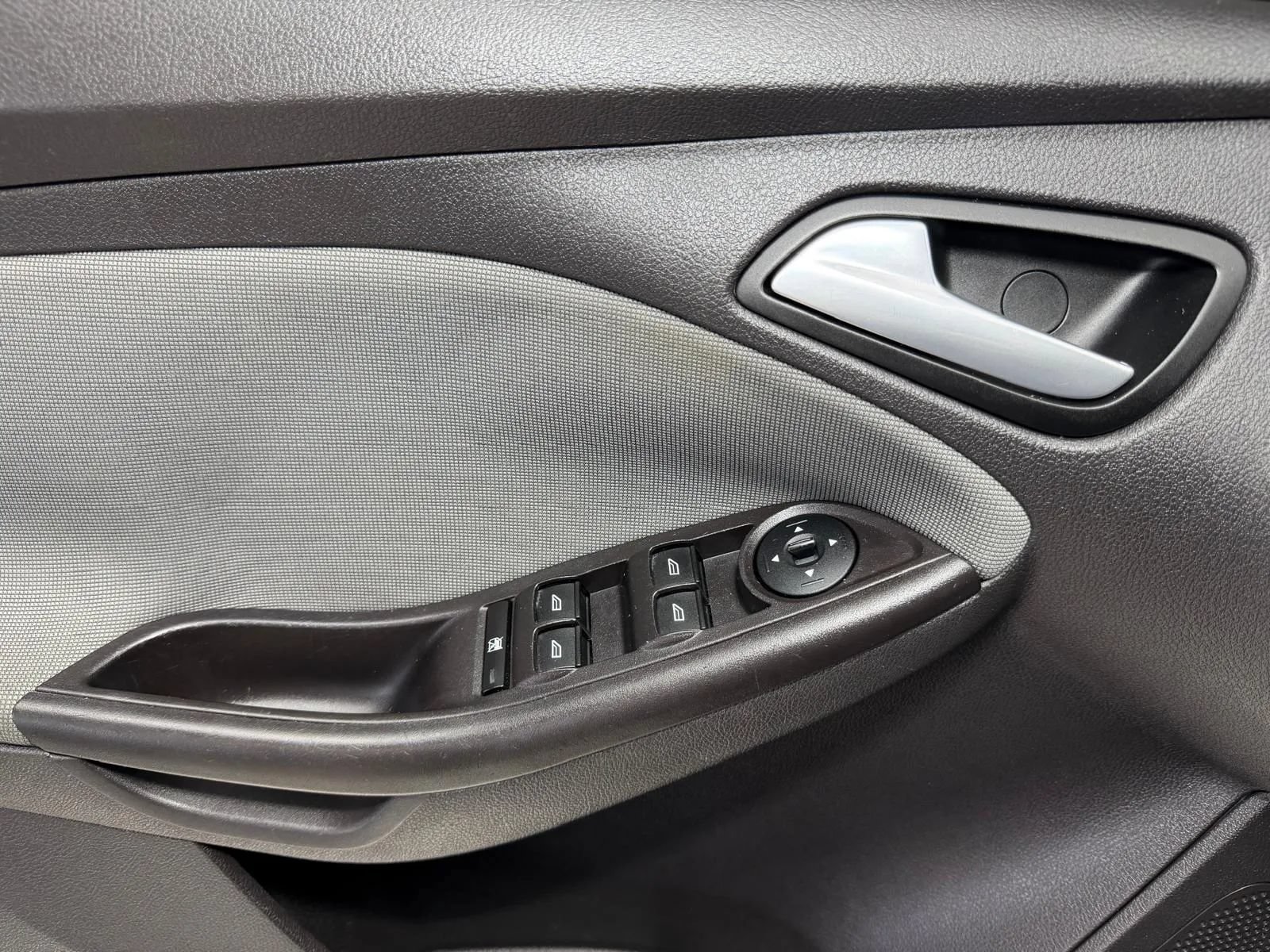 Used 2014 Ford Focus SE FWD image 24