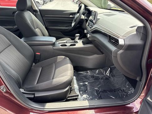 Used 2025 Nissan Altima 2.5 SV FWD image 25
