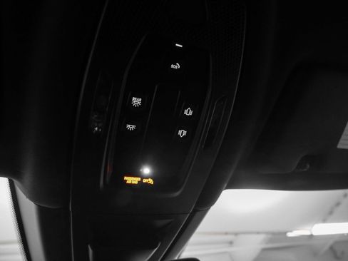 Certified 2025 Porsche Cayenne image 34