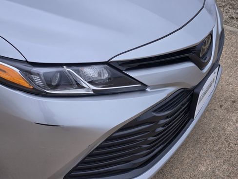 Used 2020 Toyota Camry LE image 12
