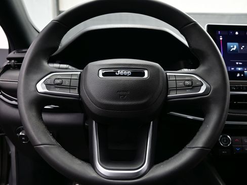 Used 2022 Jeep Compass Altitude FWD image 21