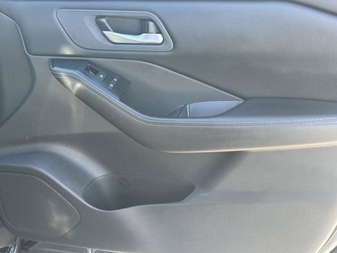 Used 2024 Nissan Rogue SV image 15