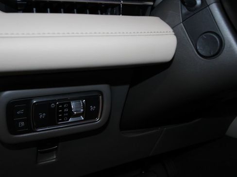 Used 2025 Lincoln Nautilus Reserve AWD/4WD image 11