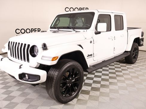 Used 2023 Jeep Gladiator Overland image 11