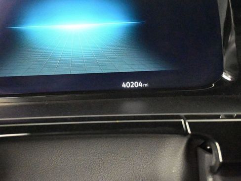 Used 2025 Volkswagen Atlas Cross Sport SE image 33