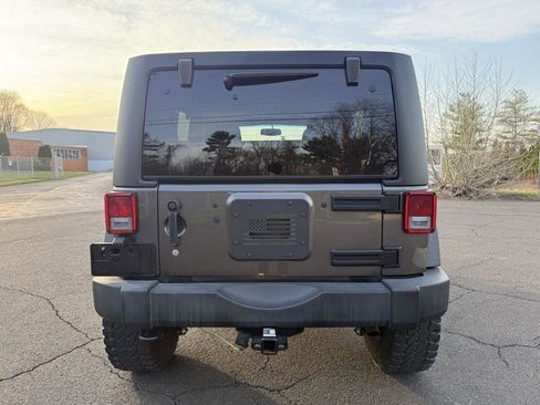 Used 2018 Jeep Wrangler Unlimited Sport S image 10