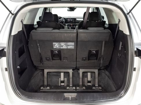 Certified 2023 Kia Carnival LX FWD image 34
