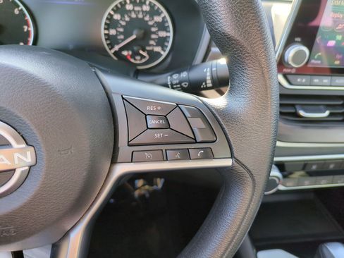 Used 2024 Nissan Altima 2.5 SV image 18