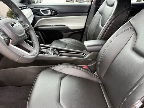 Used 2025 Jeep Compass Limited AWD/4WD image 10