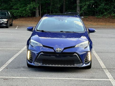 Used 2017 Toyota Corolla SE w/ SE Premium Package FWD image 3