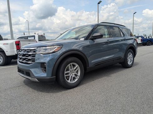 New 2026 Ford Explorer Active w/ Active Comfort Package RWD image 8