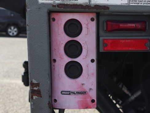 Used 2011 Ford F550 2WD Crew Cab Super Duty w/ Payload Upgrade Pkg image 12