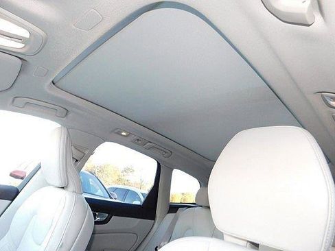 New 2026 Volvo XC60 B5 Ultra w/ Protection Package Premier AWD/4WD image 16