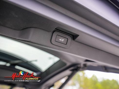 Used 2023 Land Rover Discovery S R-Dynamic image 11