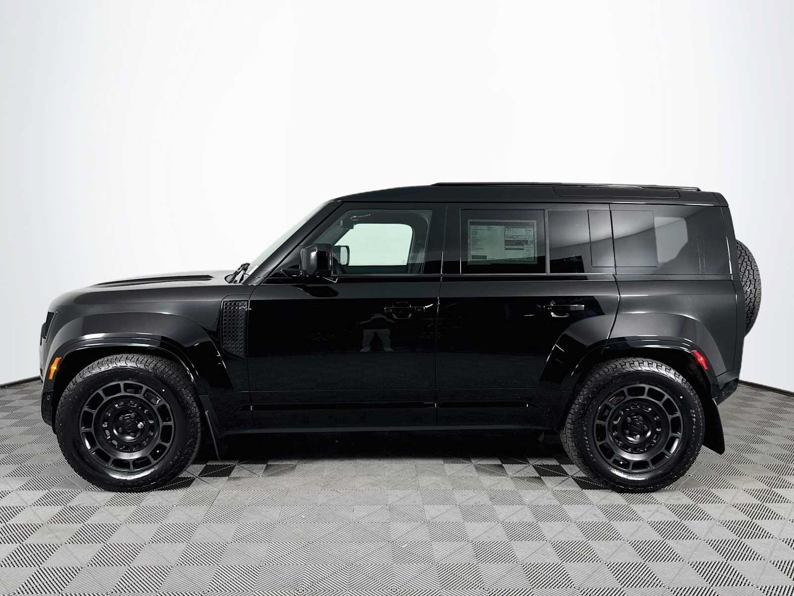 New 2026 Land Rover Defender 110 OCTA AWD/4WD image 8