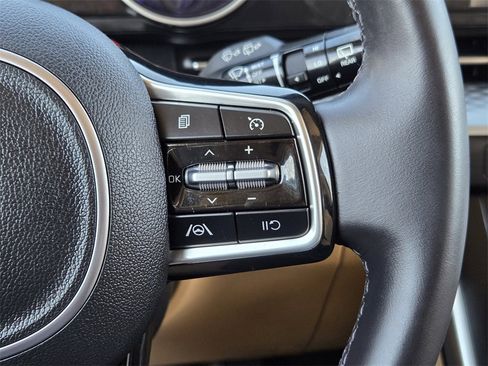 Certified 2024 Kia Carnival LX image 28