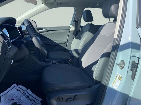 Used 2025 Volkswagen Taos SE image 23