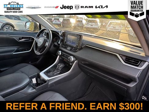 Used 2021 Toyota RAV4 XLE AWD/4WD image 30