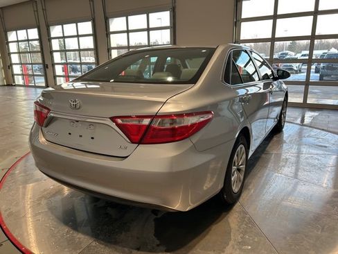 Used 2017 Toyota Camry LE image 6