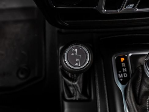 Used 2025 Jeep Wrangler Unlimited Sahara AWD/4WD image 26