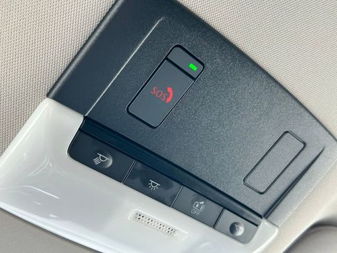 Used 2025 Nissan Pathfinder SV w/ Black Appearance Package image 19