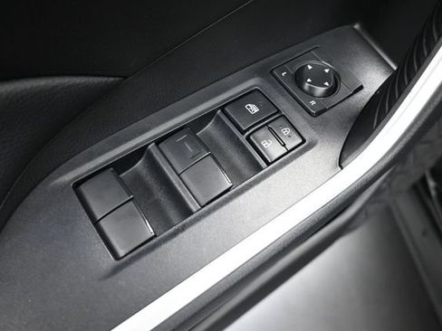 Used 2022 Toyota RAV4 LE FWD image 13