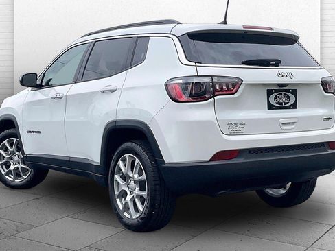 Used 2024 Jeep Compass Latitude AWD/4WD image 11