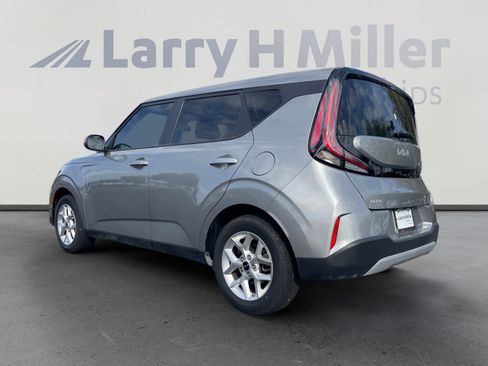 Used 2023 Kia Soul LX w/ LX Technology Package image 3