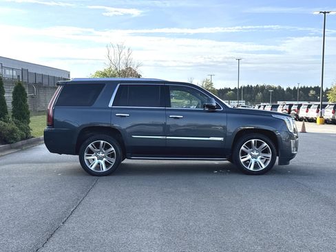 Used 2020 Cadillac Escalade Luxury image 11