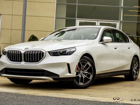Used 2026 BMW 530i xDrive w/ Premium Package AWD/4WD image 1