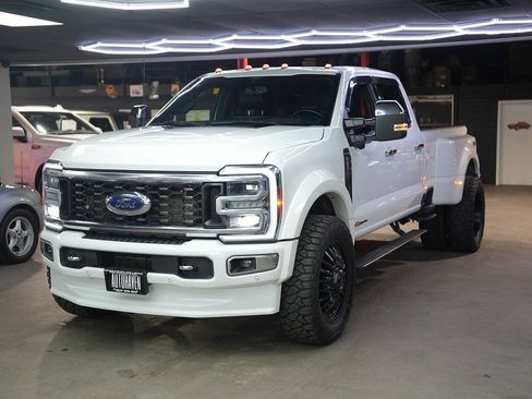 Used 2024 Ford F450 Platinum w/ FX4 Off-Road Package AWD/4WD image 1