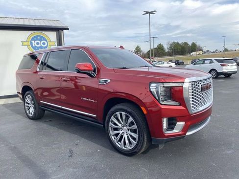 Used 2021 GMC Yukon XL Denali w/ Denali Premium Package image 5