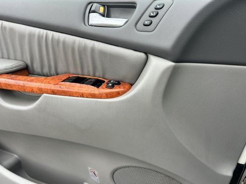 Used 2010 Toyota Sienna XLE Limited AWD/4WD image 23