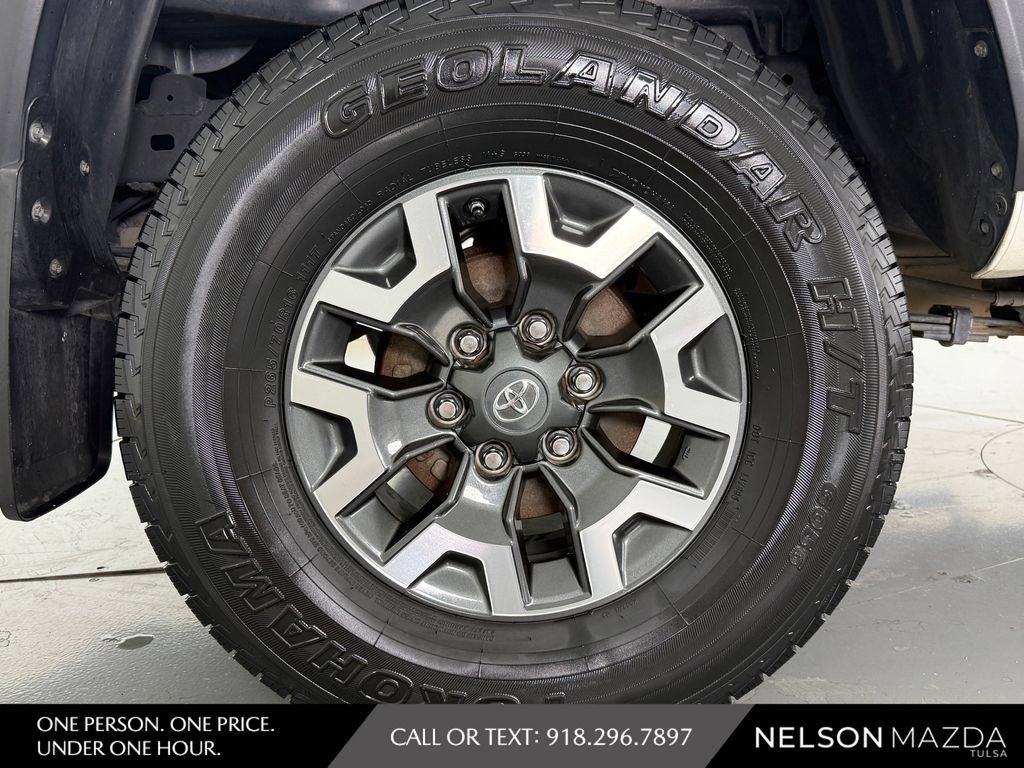 Used 2020 Toyota Tacoma TRD Off-Road w/ TRD Premium Off Road Package AWD/4WD image 13