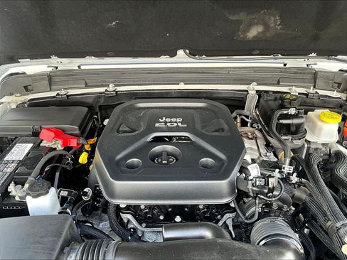 Used 2021 Jeep Wrangler Unlimited Sahara AWD/4WD image 30