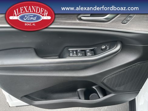 Used 2023 Jeep Grand Cherokee L Limited AWD/4WD image 9
