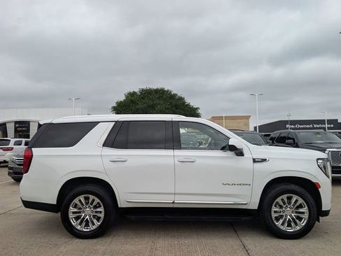 Used 2024 GMC Yukon SLT AWD/4WD image 3