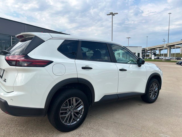 Used 2024 Nissan Rogue S AWD/4WD image 13